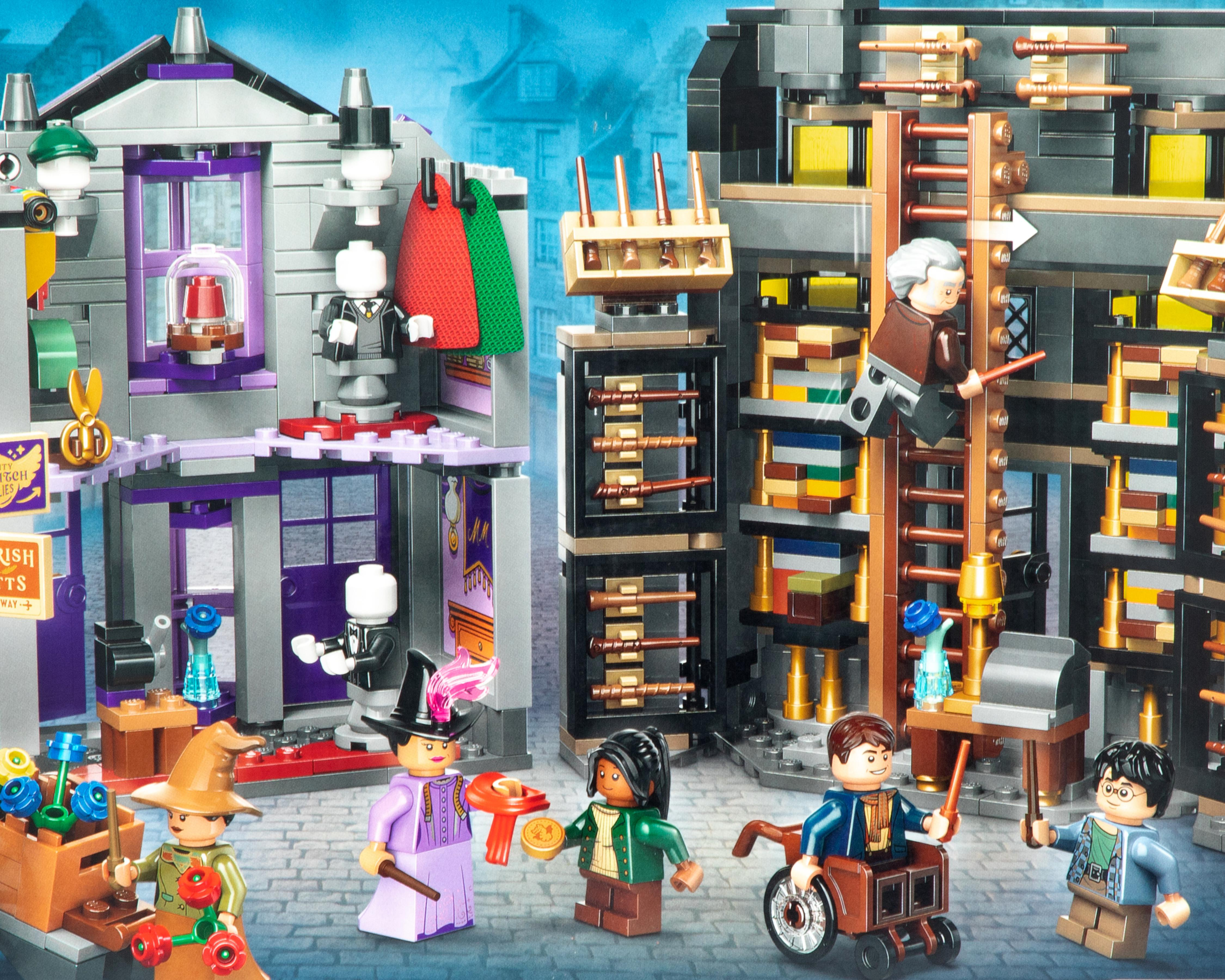 Foto 4 pulgar | LEGO Harry Potter Ollivanders y las Túnicas de Madam Malkin