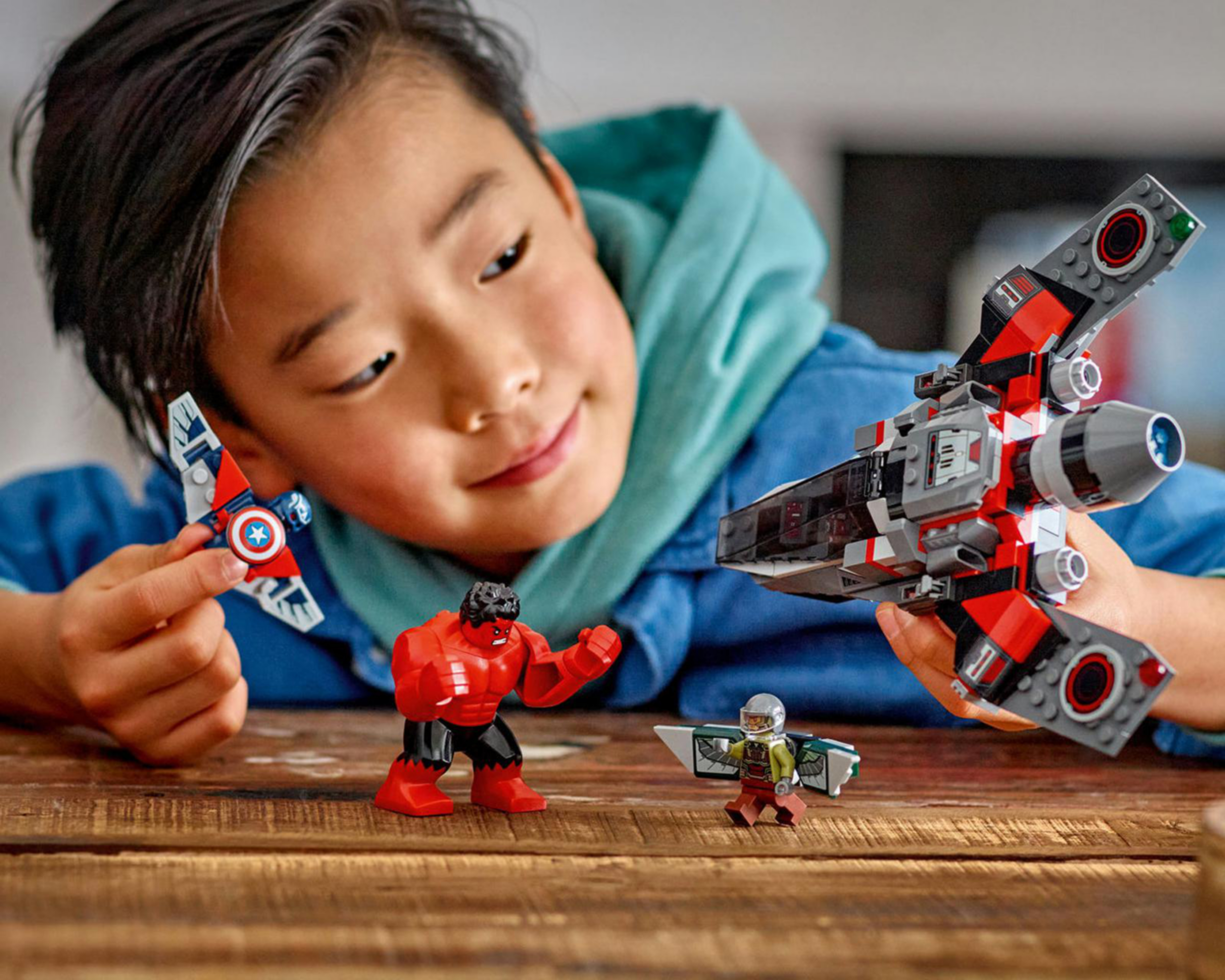 Foto 5 | LEGO Marvel: Batalla entre el Capitán América y Hulk