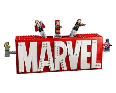 Foto 3 | LEGO Marvel: Logotipo Marvel y Minifiguras
