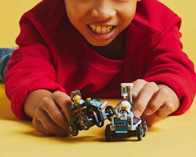 Foto 5 | LEGO City: Pack de Coches de Carreras Avión vs Cama de Hospital