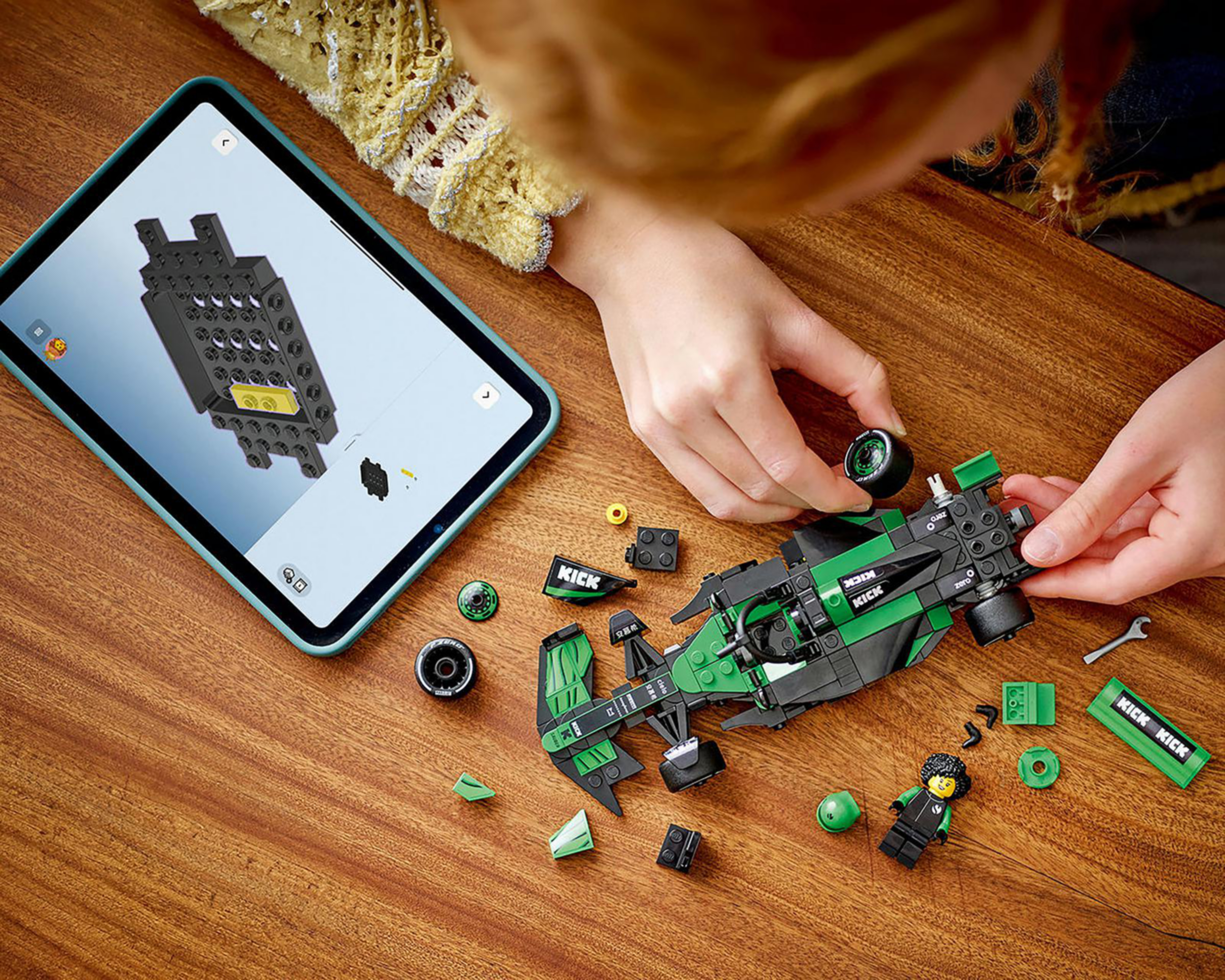 Foto 5 pulgar | LEGO Speed Champions: Coche de Carreras KICK Sauber F1 Team C44