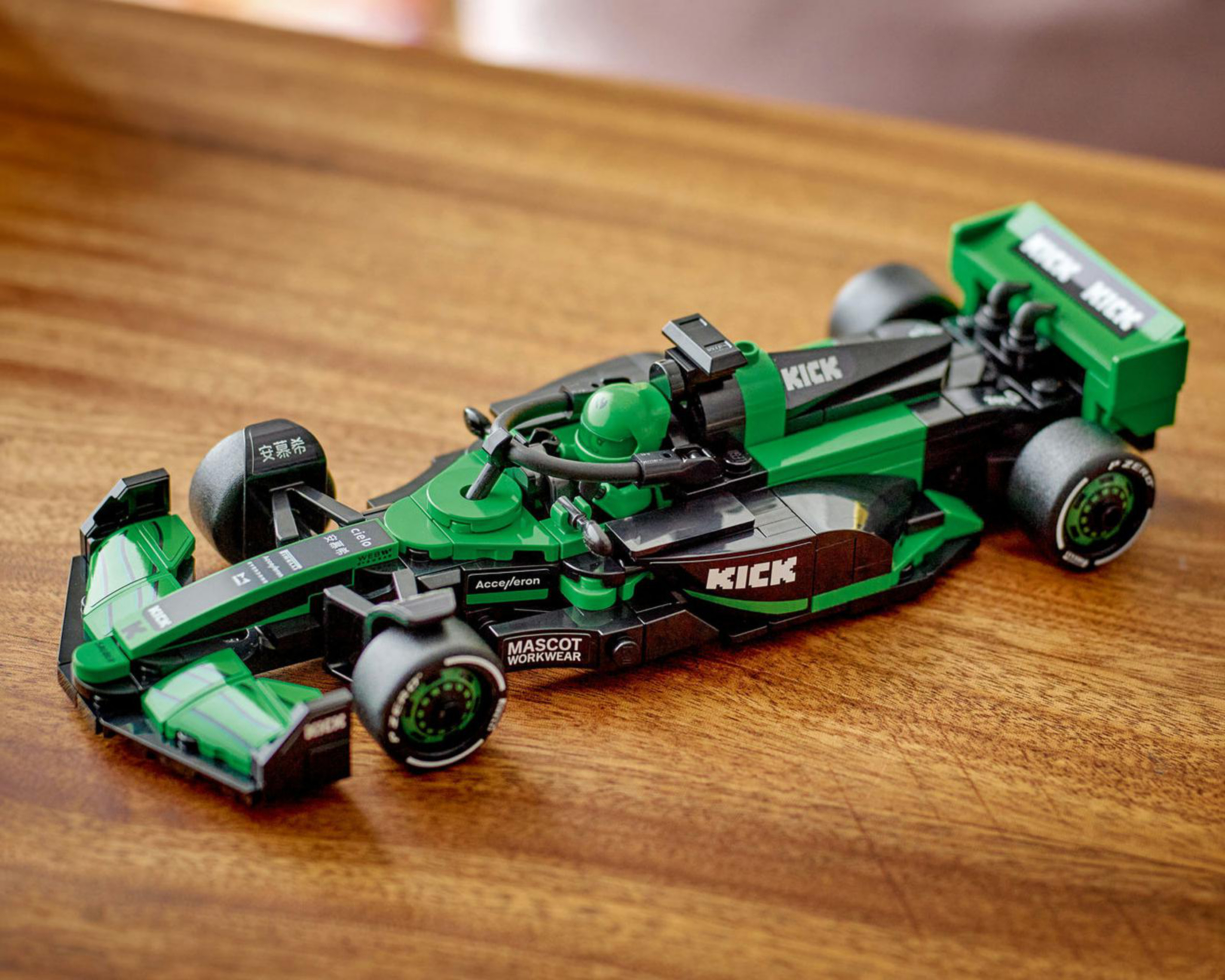 Foto 6 | LEGO Speed Champions: Coche de Carreras KICK Sauber F1 Team C44