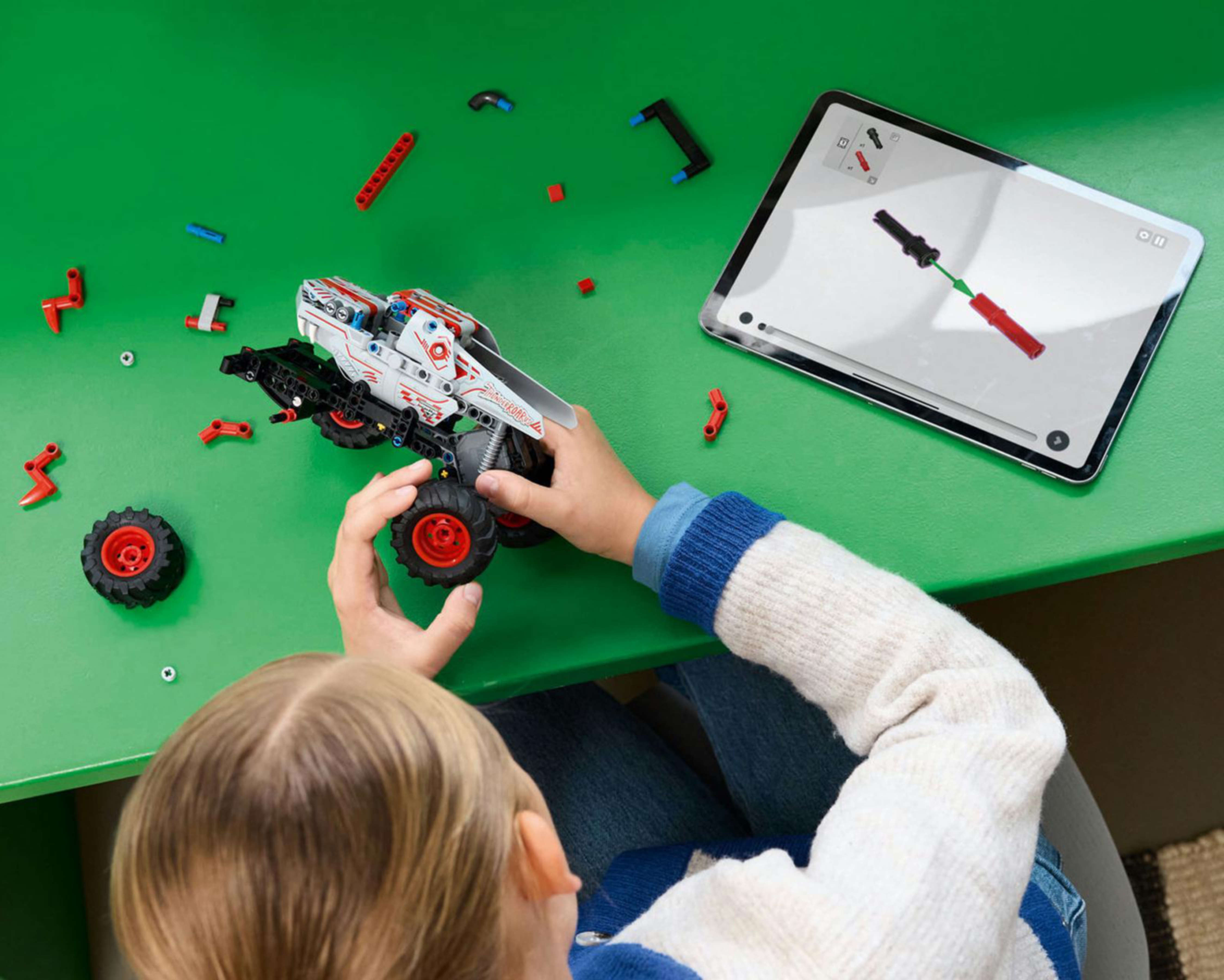 Foto 5 pulgar | LEGO Thecnic: Monster Jam ThunderROARus con Motor de Carga Manual