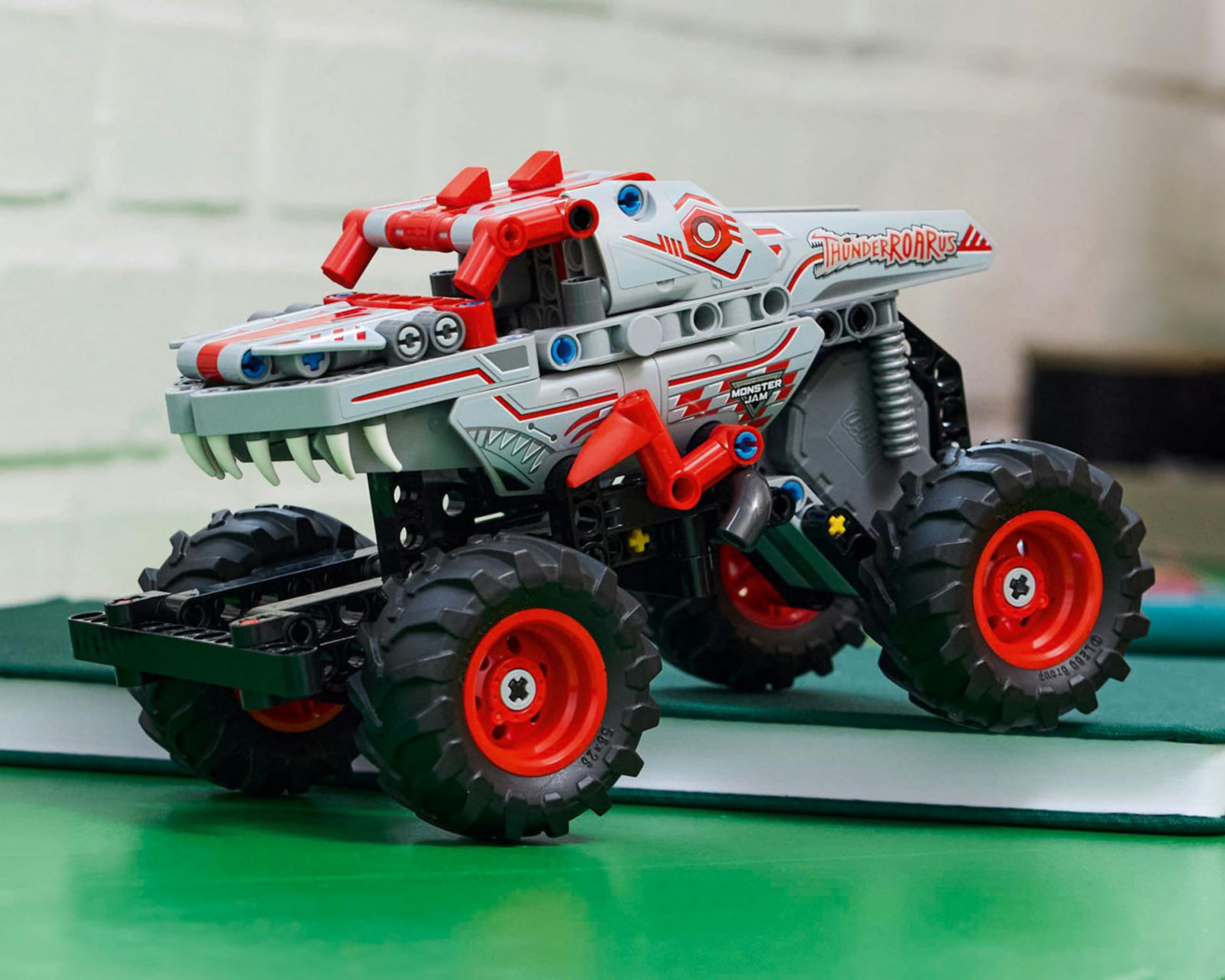 Foto 6 | LEGO Thecnic: Monster Jam ThunderROARus con Motor de Carga Manual