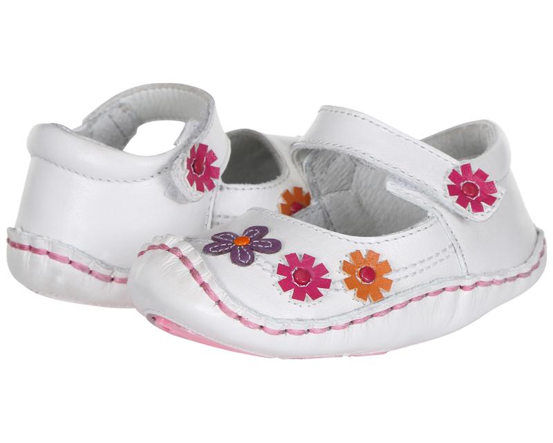 Tienda de zapatos para bebes Tienda online calzado bebés primeros pasos. De 9 a 24 meses. Zapatos, botitas, zapatillas y sandalias para bebés, transpirables, flexibles, sin rozaduras. Elaborados sin tóxicos, cromo ni pegamentos. Hechos en España con % piel ecológica e hipoalergénica. Los mejores zapatos de bebé para sus primeros pasos. Como andar descalzo.