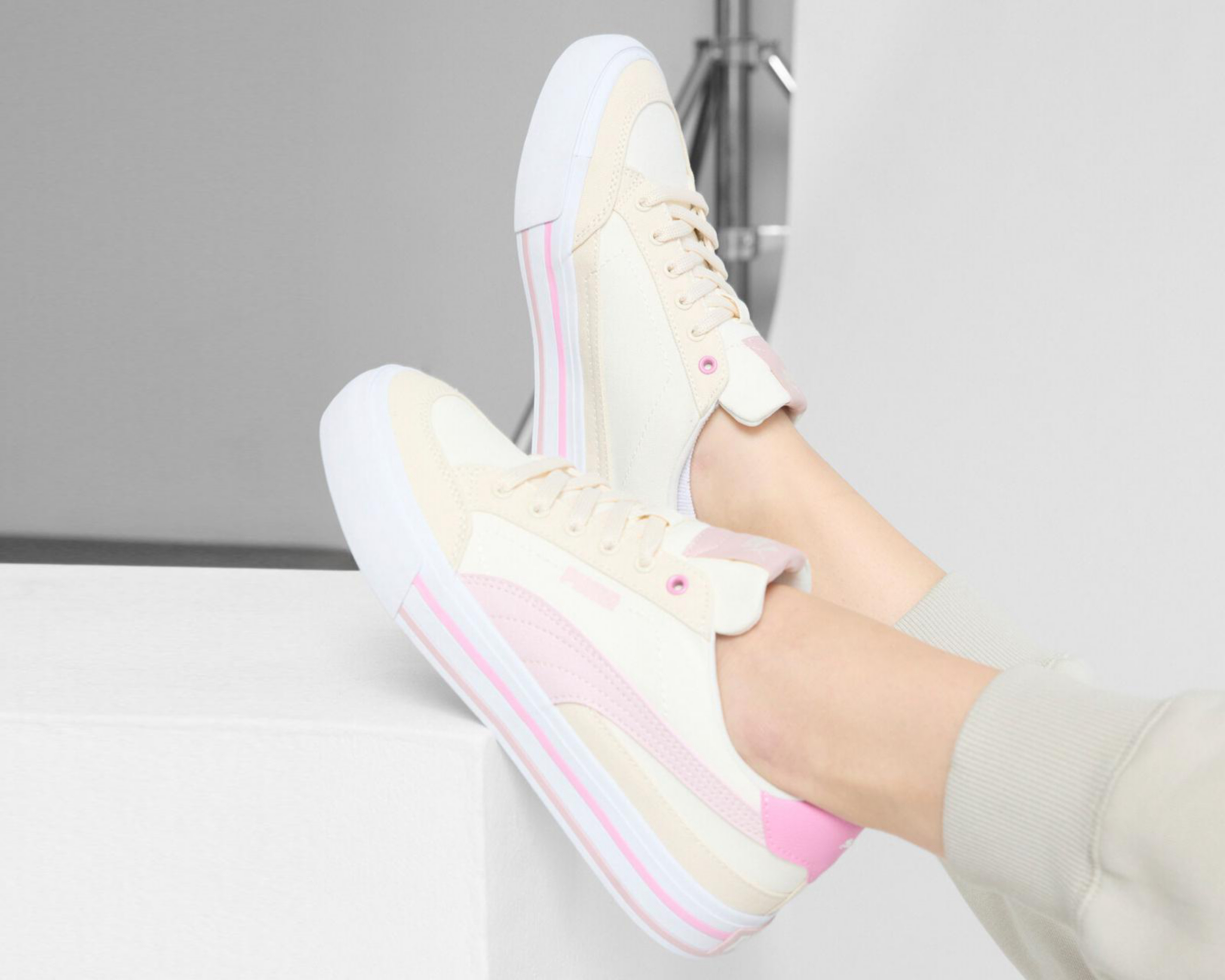 Foto 8 pulgar | Tenis Puma Court Classic Vulc para Mujer