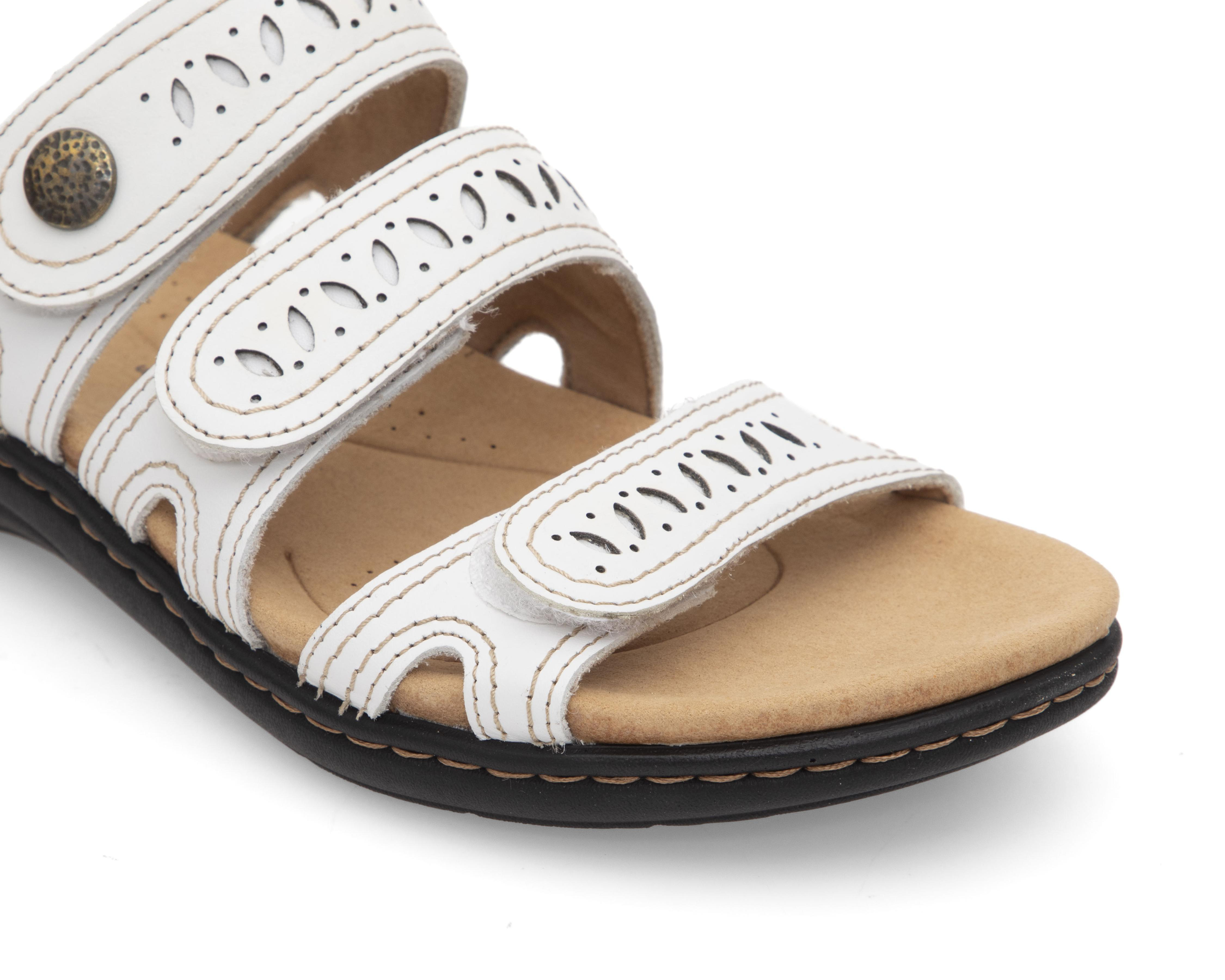 Foto 7 pulgar | Sandalias Confort Clarks de Piel para Mujer