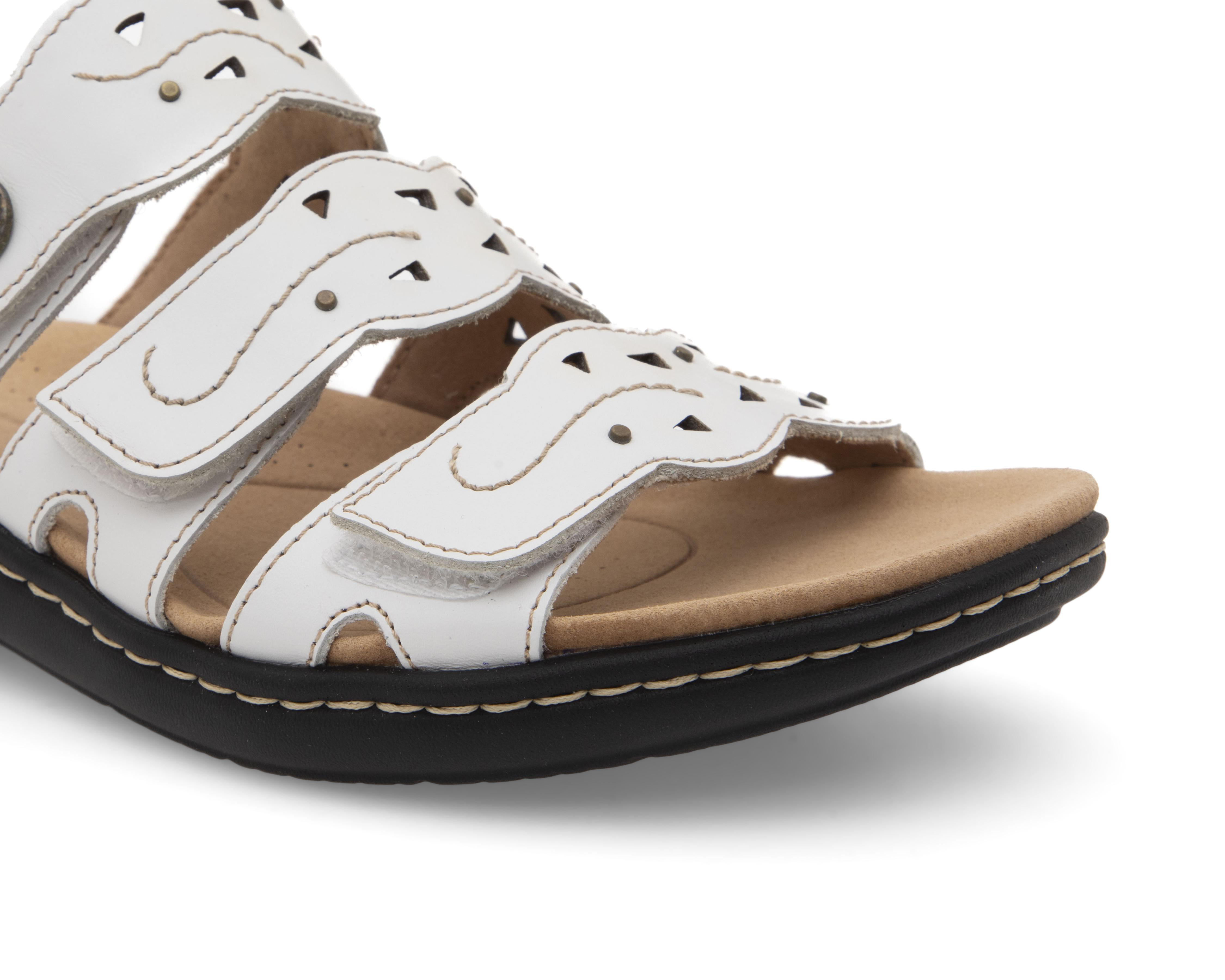 Foto 7 pulgar | Sandalias Confort Clarks de Piel para Mujer